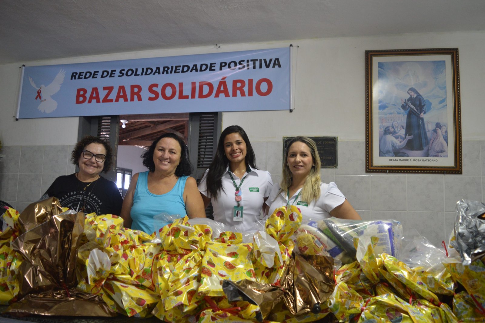 Entrega de cestas básicas e brinquedos para a Casa de Apoio Madre Anna Rosa Gattorno