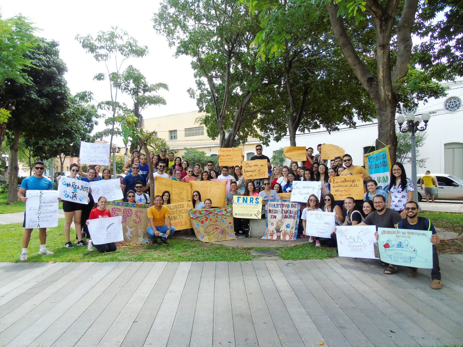 batch_greve dos residentes da saúde (7)