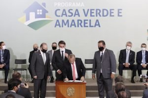 Bolsonaro-lanca-programa-habitacional-Casa-Verde-e-Amarela