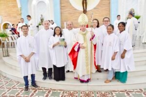 Padre João Jesuino com os instituídos da Paróquia de Pacujá