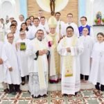 Padre Maurilio Xavier e Pe. Júlio Cesar e os instituídos da Paróquia de Frecheirinha