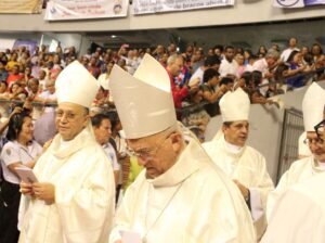 Dom Vasconcelos presente na solene celebração de posse canônica de Dom Paulo Jackson ao lado de Dom Jaime, arcebispo de NatalRN