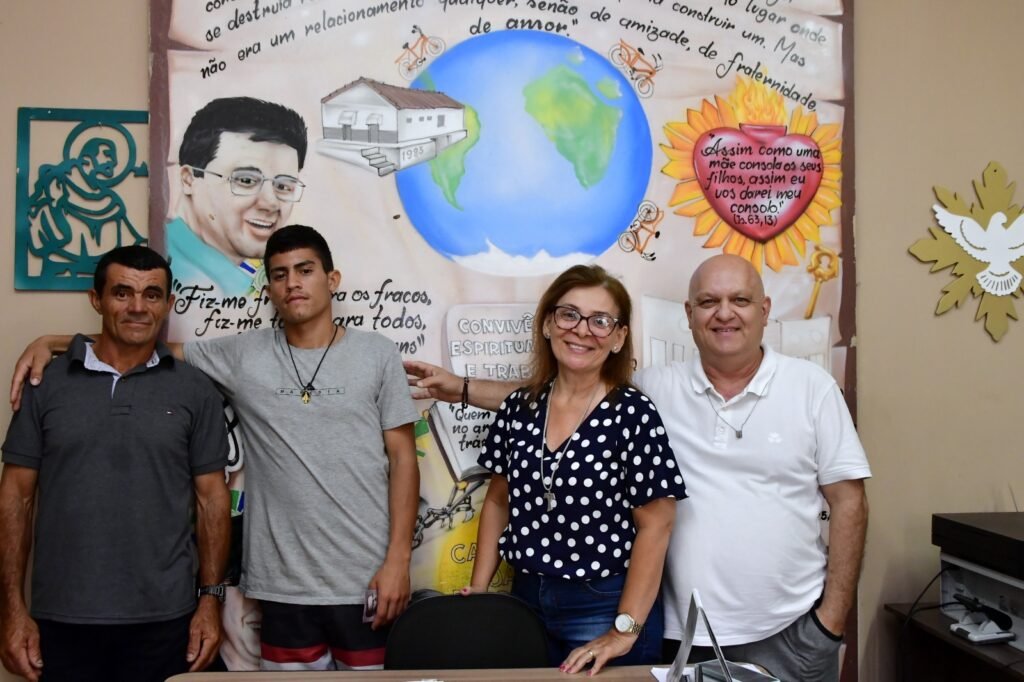 Airton ( pai), Lairton (filho) Girleive (Fazenda Esperança) e Aurélio (Jornal Correio da Semana).