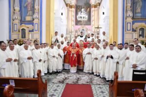 Clero diocesano reunido com o Pe. Adalberto Menezes