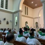 Dom Vasconcelos em presidência da Santa Missa da sexta-feira da 28ª Semana do Tempo Comum