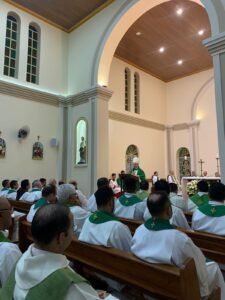Dom Vasconcelos em presidência da Santa Missa da sexta-feira da 28ª Semana do Tempo Comum