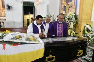 MISSA DE EXEQUIAS E ENCOMENADAÇÃO DO CORPO (3)