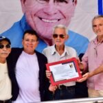 Mistral recebe comenda no Becco do Cotovelo