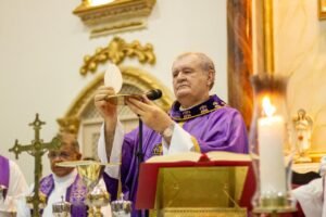 Fé e comunhão marcam posse de padre Manoelito em Morrinhos (1)