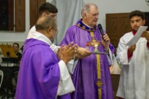 Fé e comunhão marcam posse de padre Manoelito em Morrinhos (5)