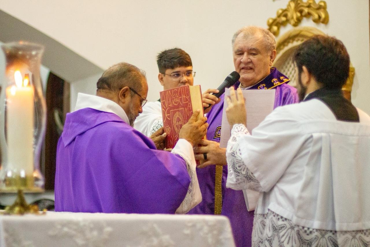 Fé e comunhão marcam posse de padre Manoelito em Morrinhos (6)