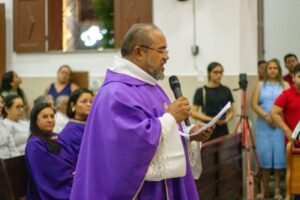 Fé e comunhão marcam posse de padre Manoelito em Morrinhos (9)