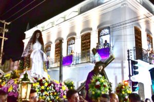 Multidão participa da tradicional Procissão do Bom Jesus (7)